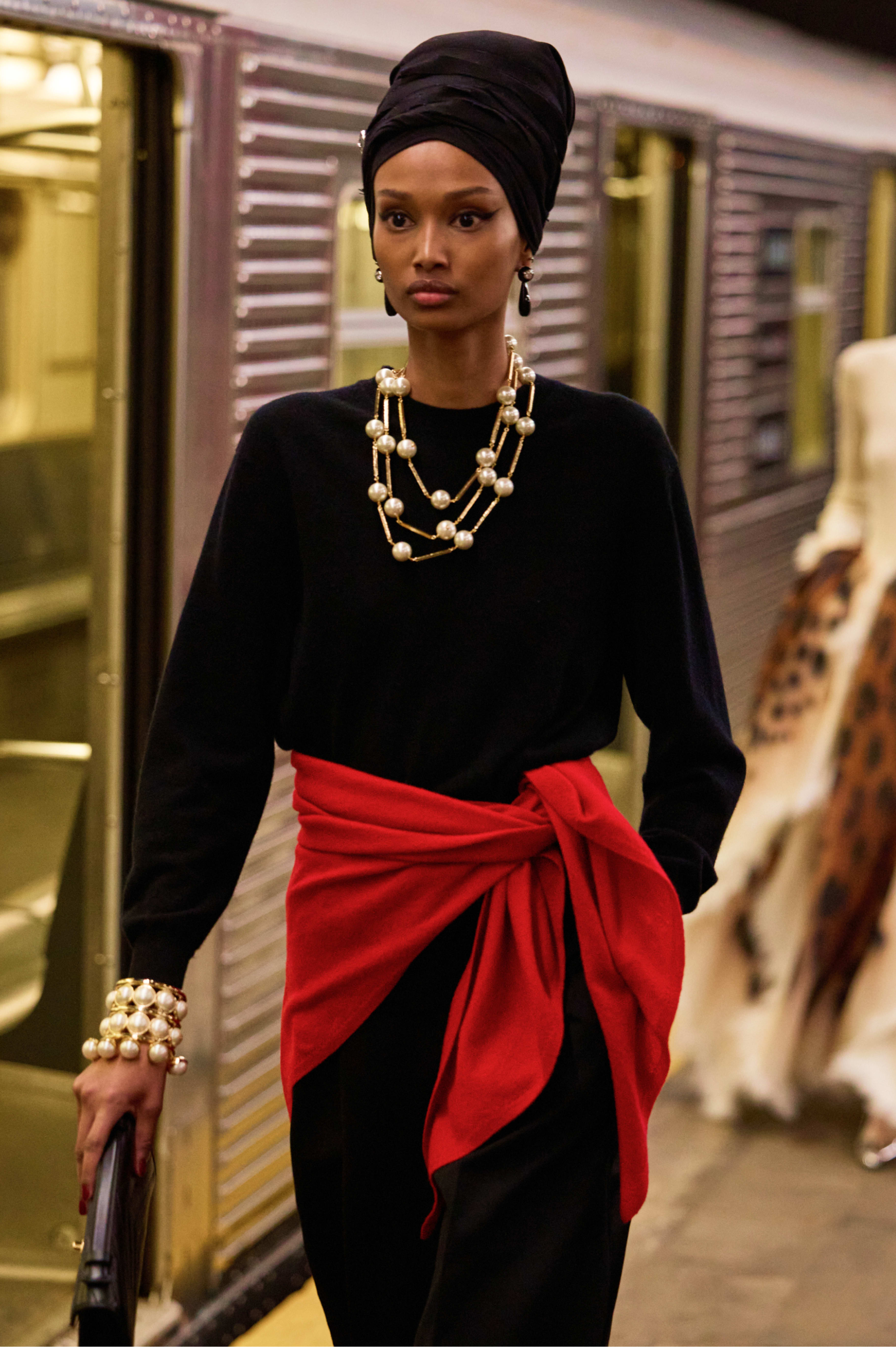 ケ*ン様 シャネル CHANEL ニット編み レッド＆ブラック スパンコール ト Sweater - Embroidered cashmere, glass tubes & beads, black & red